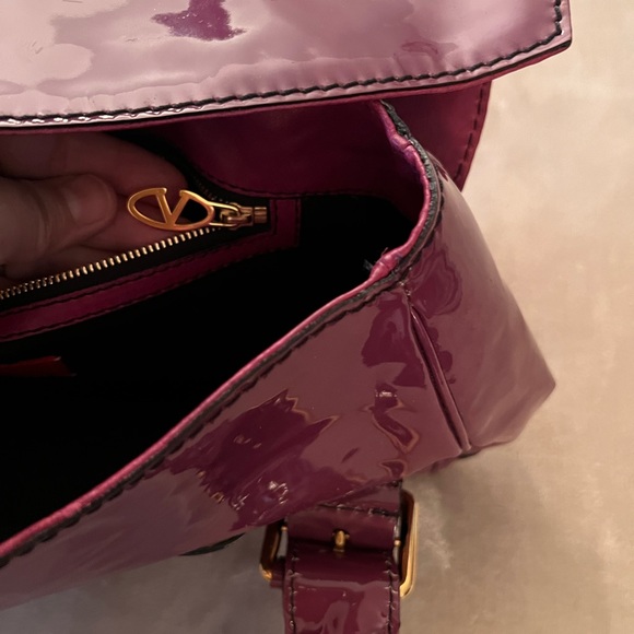 Valentino Garavani Histoire Patent leather large in Plum (purple) shoulder bag - Picture 6 of 16